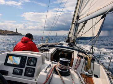 Les erreurs de navigation les plus fréquentes et comment les éviter lors d’une croisière côtière ou hauturière