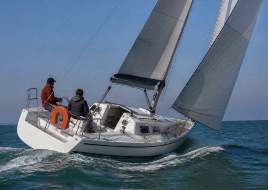 First 21. tout savoir sur ce voilier de croisière et ses performances