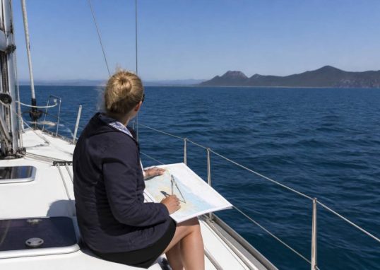 Distance en mille entre deux ports : comment la calculer en navigation de croisière