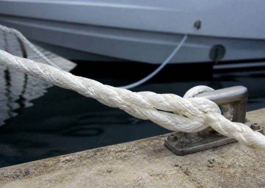 Épissure 3 torons : guide pratique pour réussir un amarrage solide en navigation
