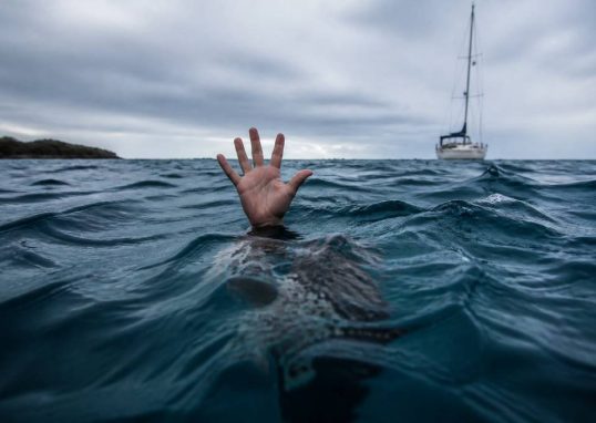 Hydrocution cause : comprendre les facteurs de risque en mer