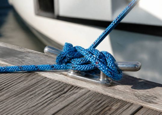 Noeud de pecheur double : comment le faire et l’utiliser en nautisme