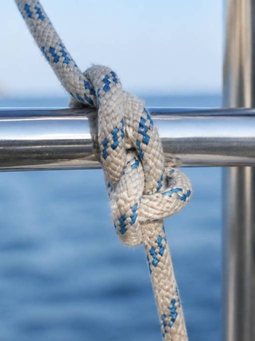 Noeud etrangleur : définition, usage et risques en navigation