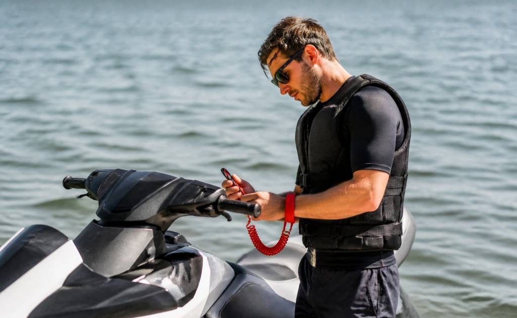 Équipement obligatoire jet ski : tout ce qu’il faut savoir