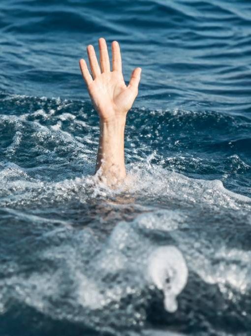 Hydrocution mort : comprendre les risques en mer et les gestes de prévention
