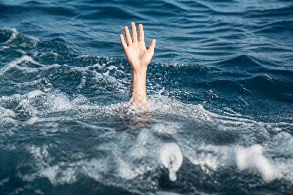Hydrocution mort : comprendre les risques en mer et les gestes de prévention