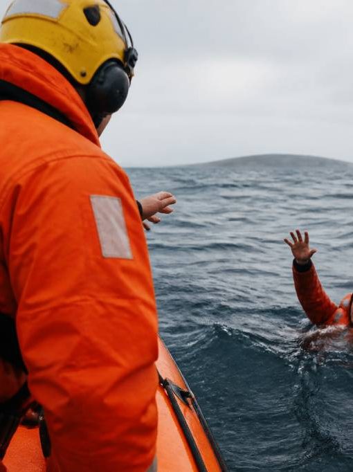 Formation sauveteur en mer : comment devenir secouriste maritime efficacement
