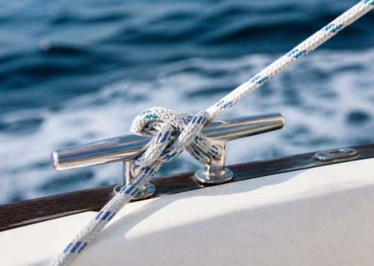 Noeud de pecheur simple : comment le réaliser et l’utiliser en navigation