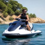 Faut-il un permis pour jet-ski : règles et conditions à connaître en mer