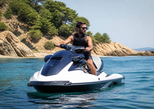 Faut-il un permis pour jet-ski : règles et conditions à connaître en mer