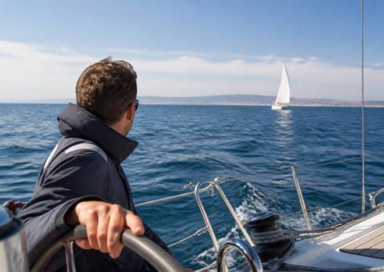 Permis bateau voile : tout savoir pour naviguer en toute liberté
