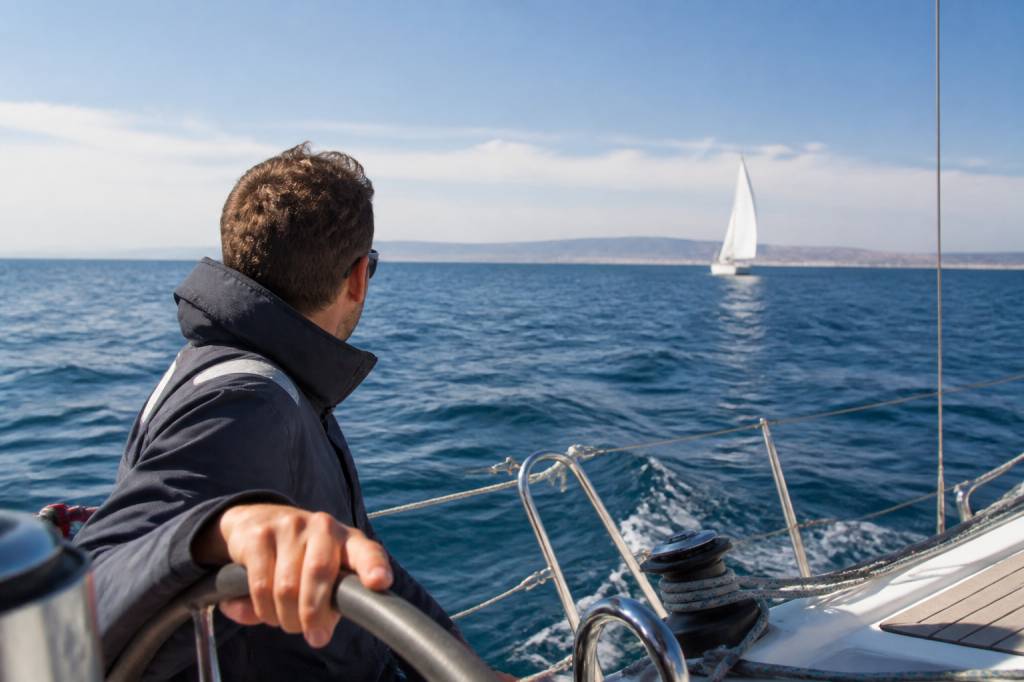 Permis bateau voile : tout savoir pour naviguer en toute liberté