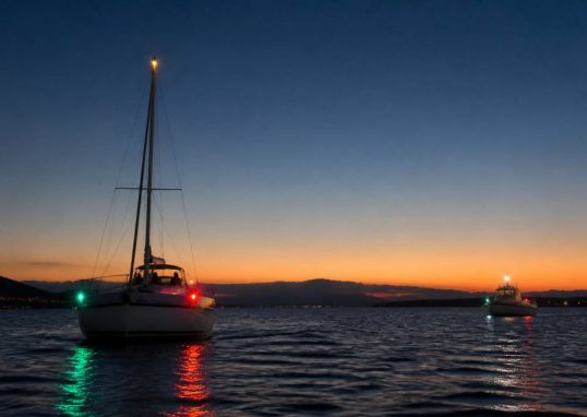 Feux de navigation bateau : réglementation à connaître pour naviguer en toute sécurité