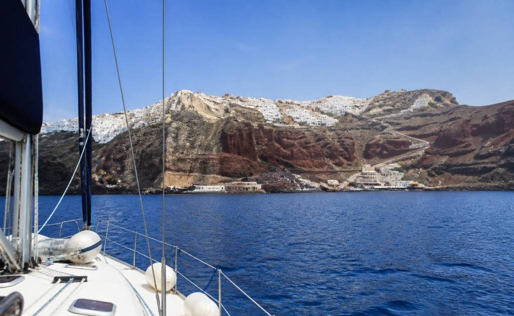 Bateau Santorin : conseils et itinéraires pour une croisière inoubliable en Grèce