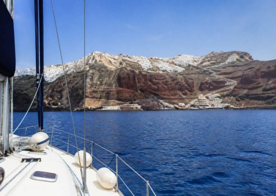 Bateau Santorin : conseils et itinéraires pour une croisière inoubliable en Grèce
