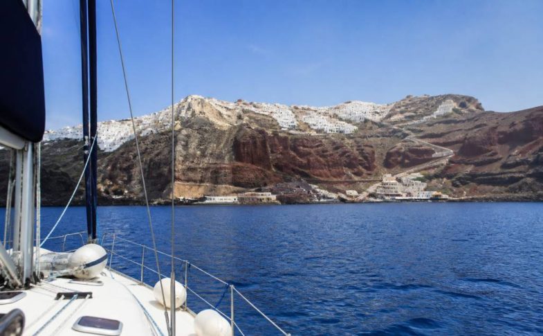 Bateau Santorin : conseils et itinéraires pour une croisière inoubliable en Grèce