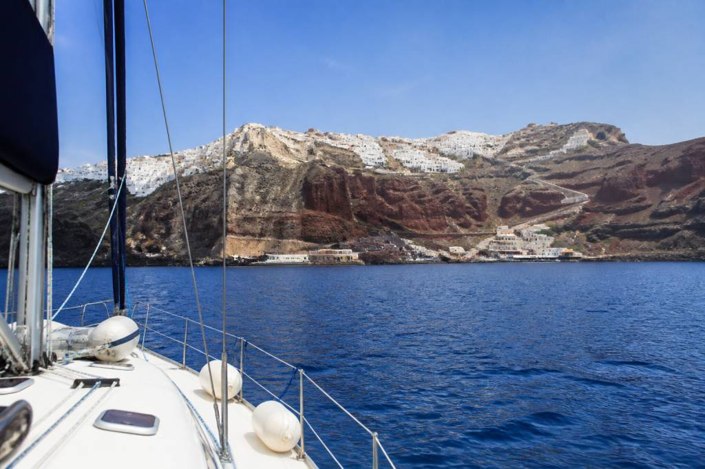 Bateau Santorin : conseils et itinéraires pour une croisière inoubliable en Grèce