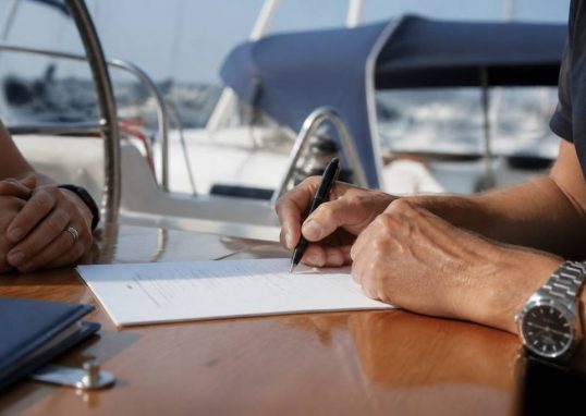 Certificat de vente bateau : les étapes et documents indispensables pour vendre son bateau