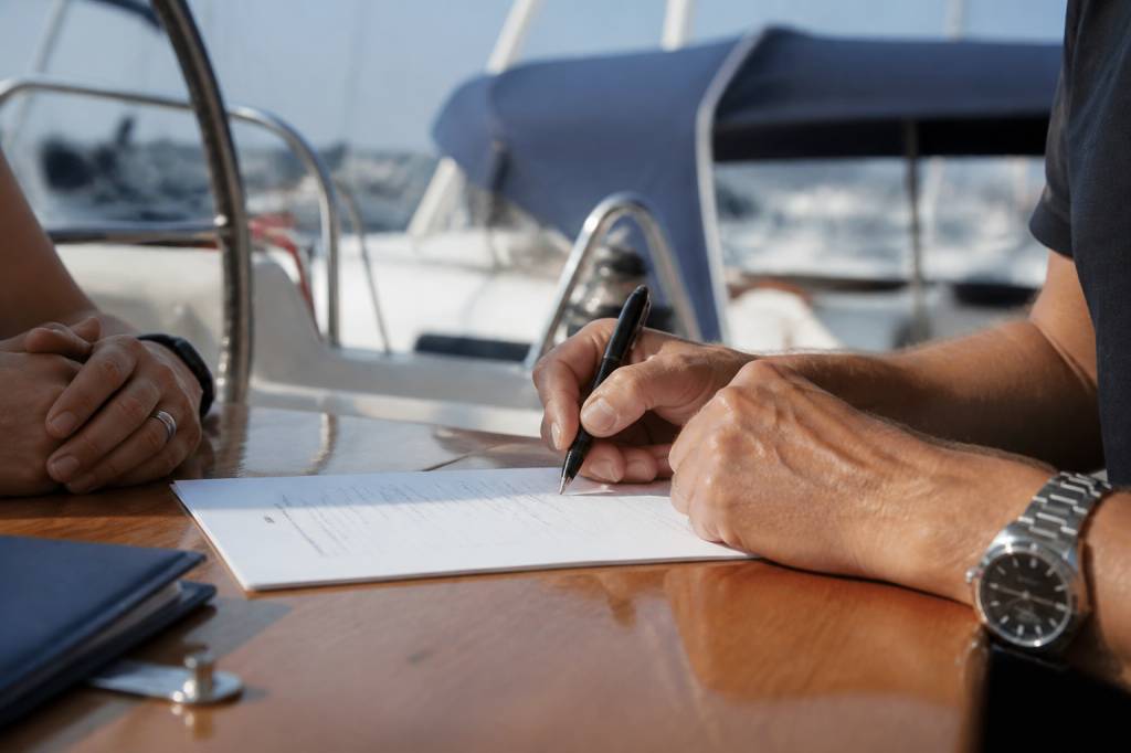 Certificat de vente bateau : les étapes et documents indispensables pour vendre son bateau